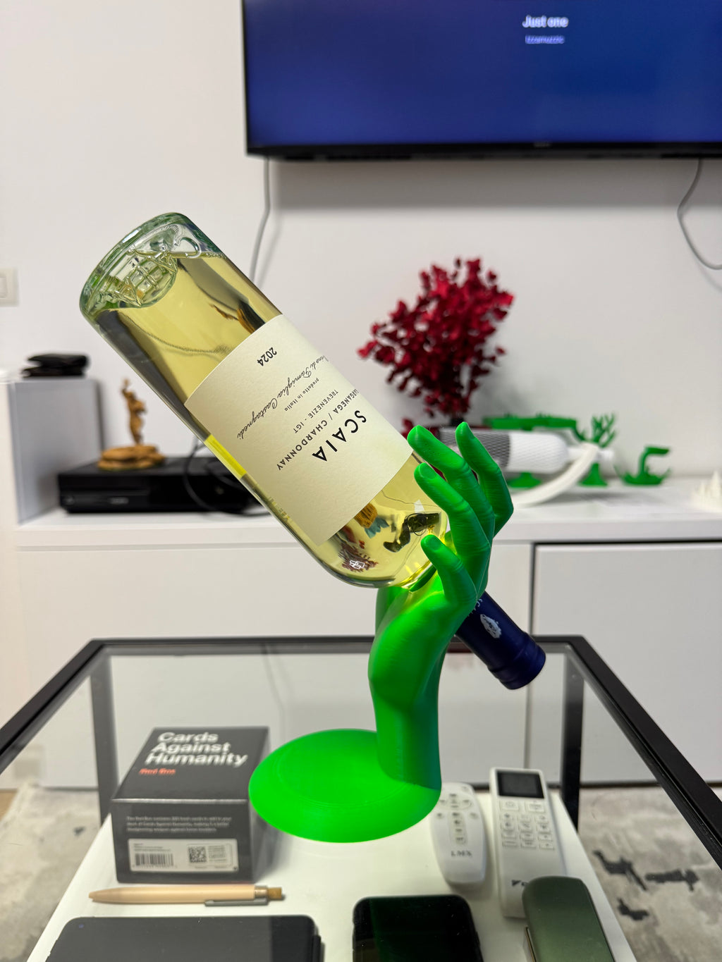 Wine Halter Hand – Elegant Floating Wine Bottle Holder