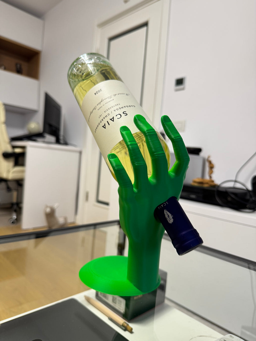 Wine Halter Hand – Elegant Floating Wine Bottle Holder