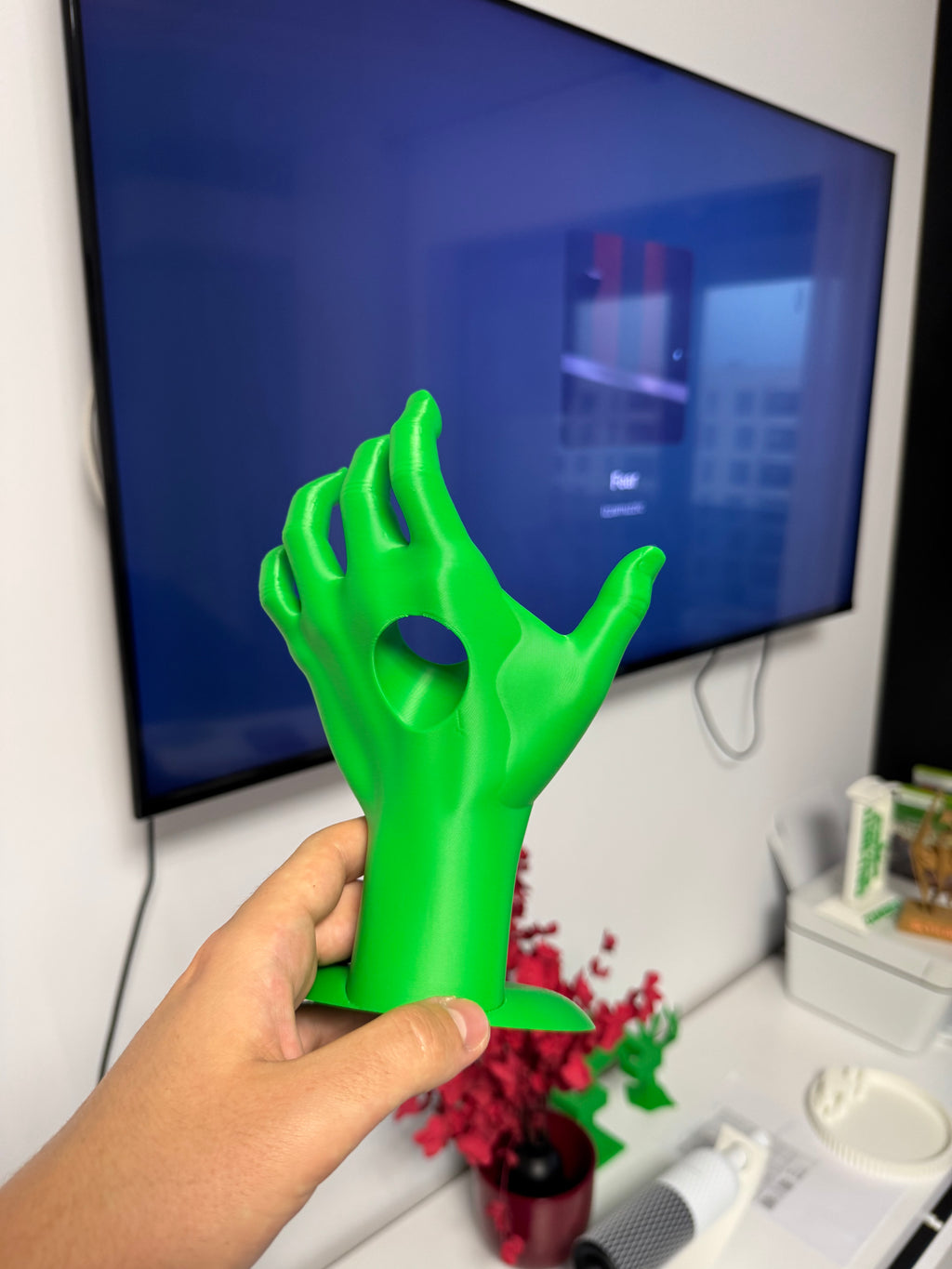 Wine Halter Hand – Elegant Floating Wine Bottle Holder