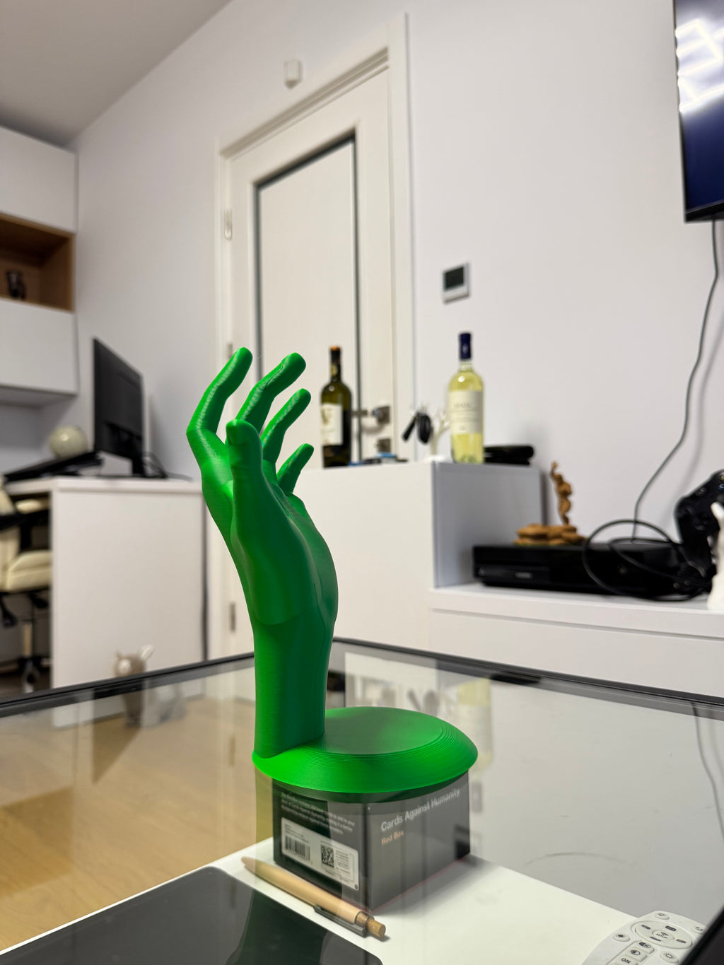 Wine Halter Hand – Elegant Floating Wine Bottle Holder