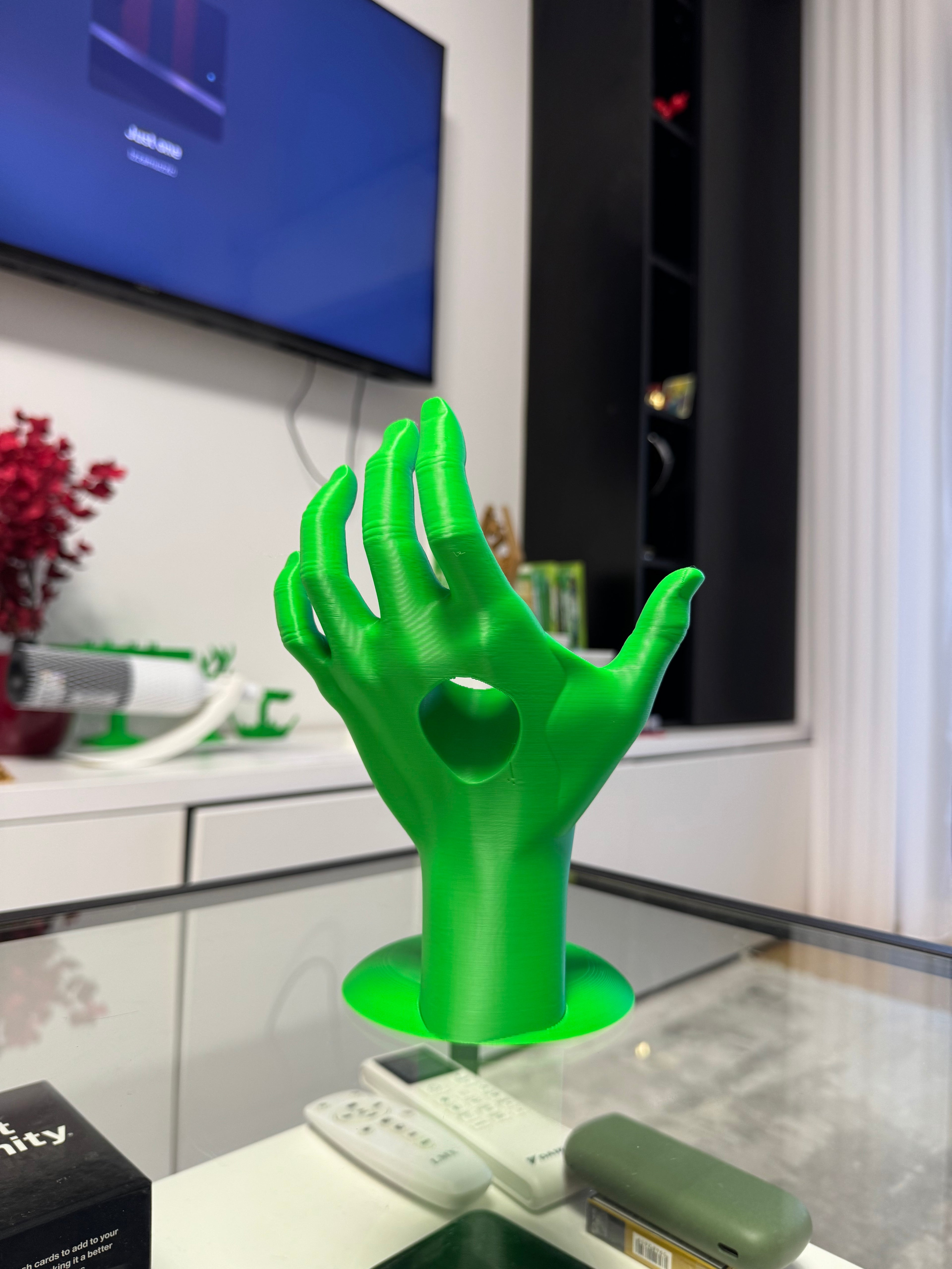 Wine Halter Hand – Elegant Floating Wine Bottle Holder